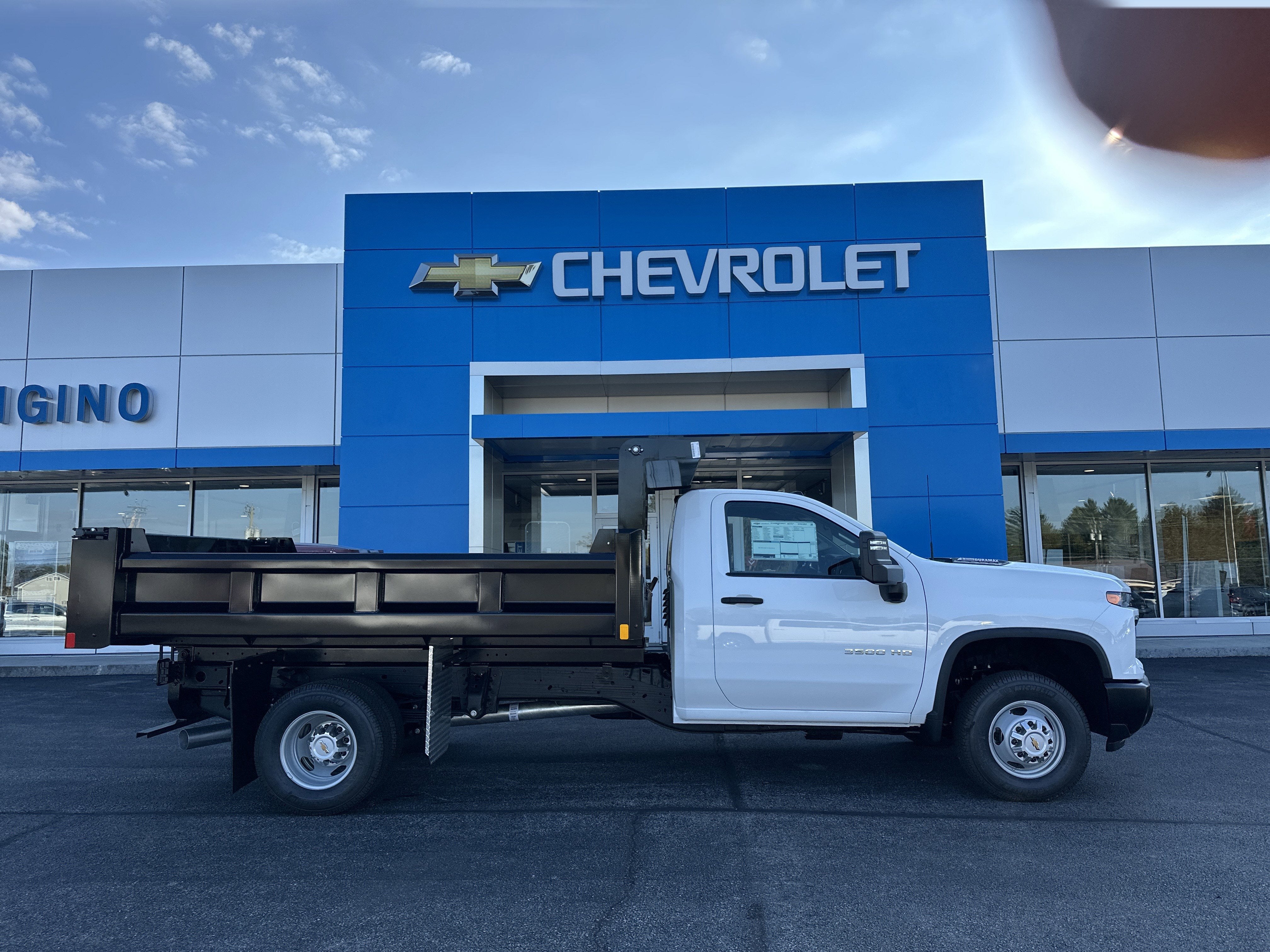 Summit White 2025 Chevrolet Silverado 3500HD Chassis Pickup Truck Four-Wheel Drive Automatic