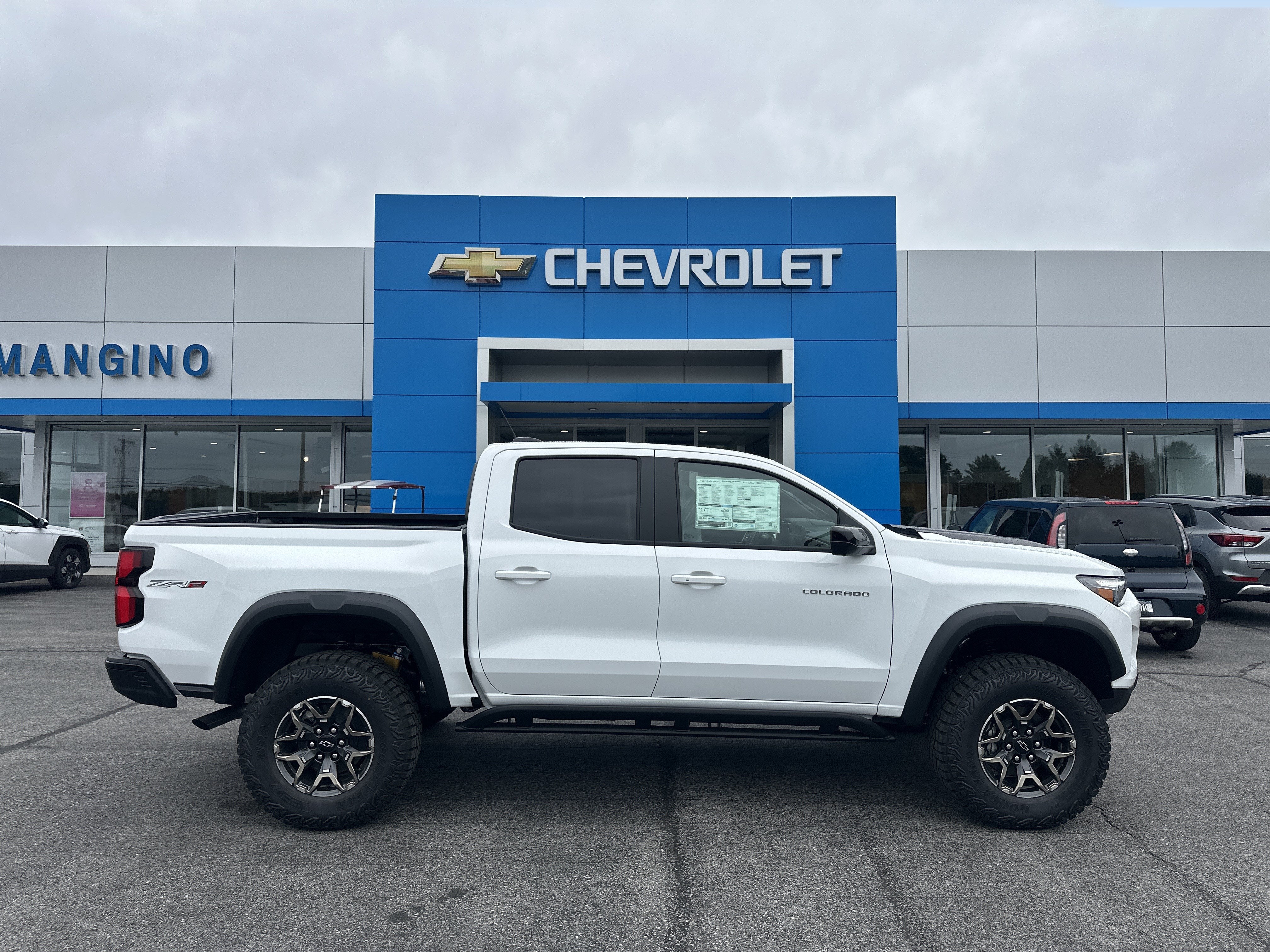 Summit White 2026 Chevrolet Colorado Pickup Truck Four-Wheel Drive Automatic