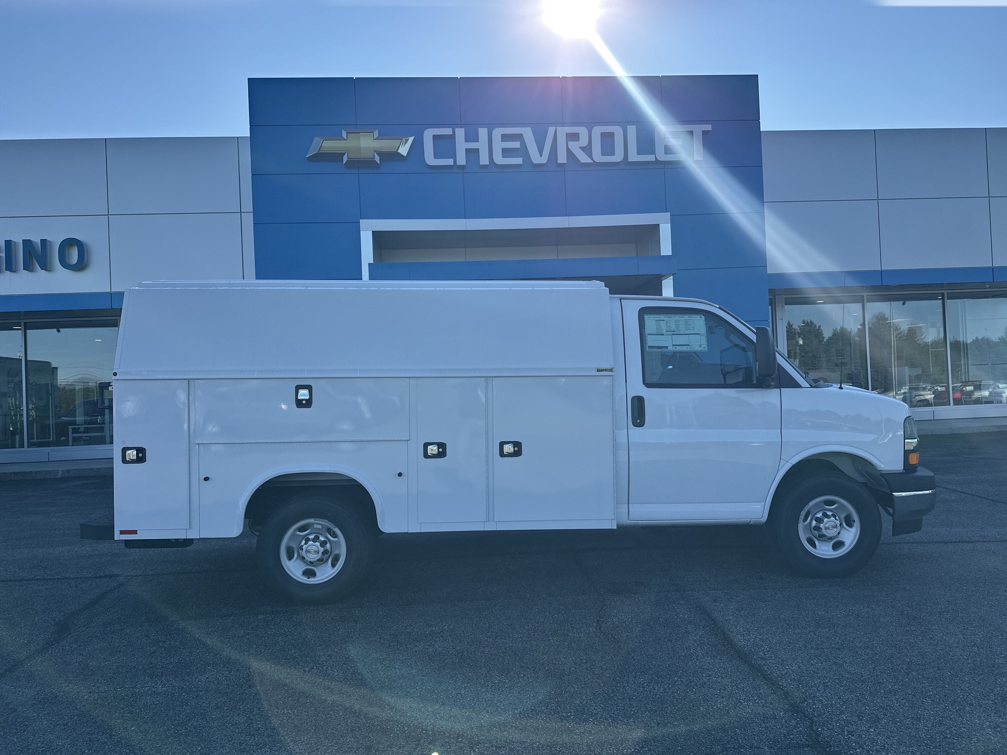 Summit White 2026 Chevrolet Express Chassis Van Rear-Wheel Drive Automatic