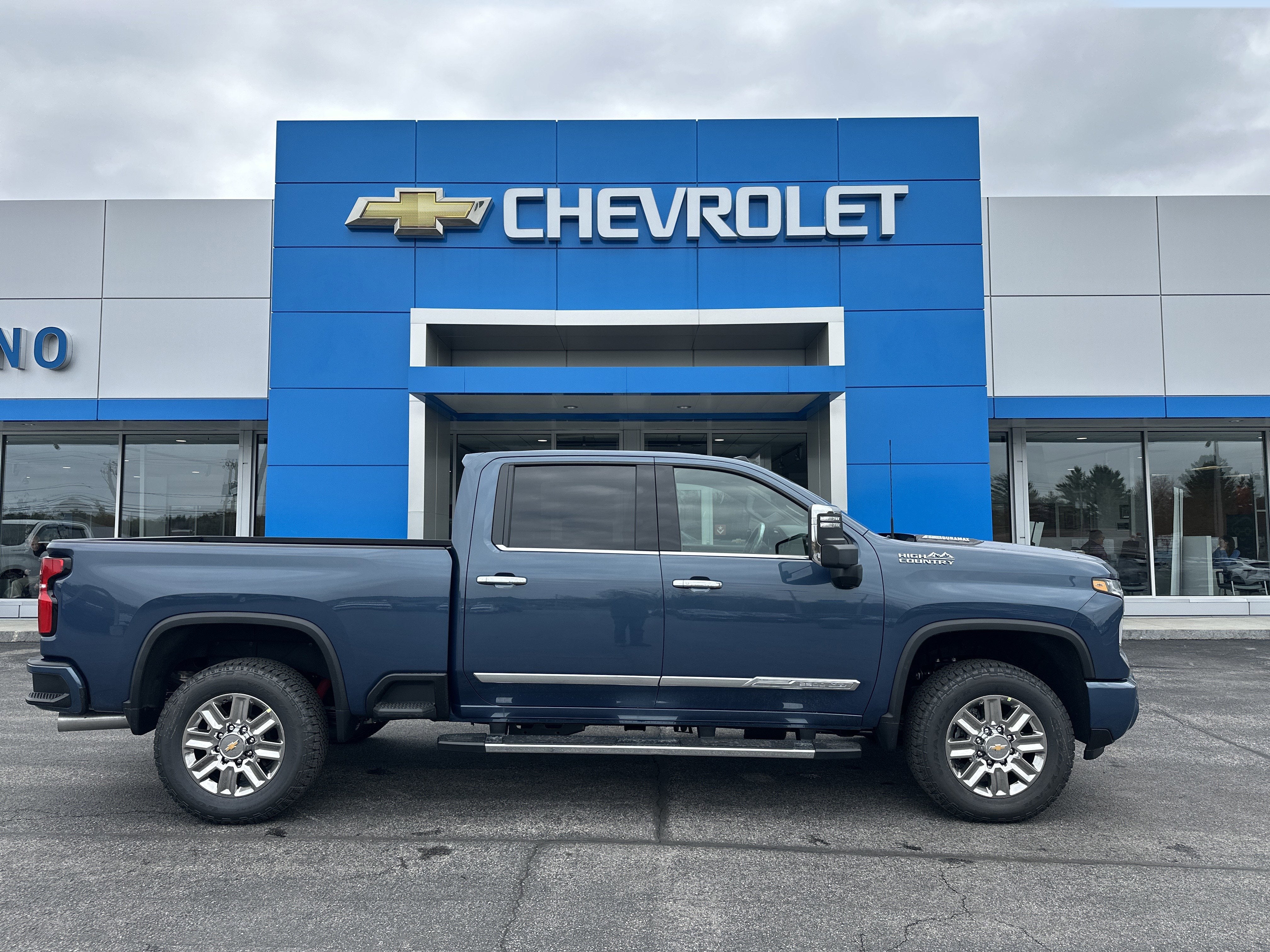 Lakeshore Blue Metallic 2026 Chevrolet Silverado 2500HD Pickup Truck Four-Wheel Drive Automatic