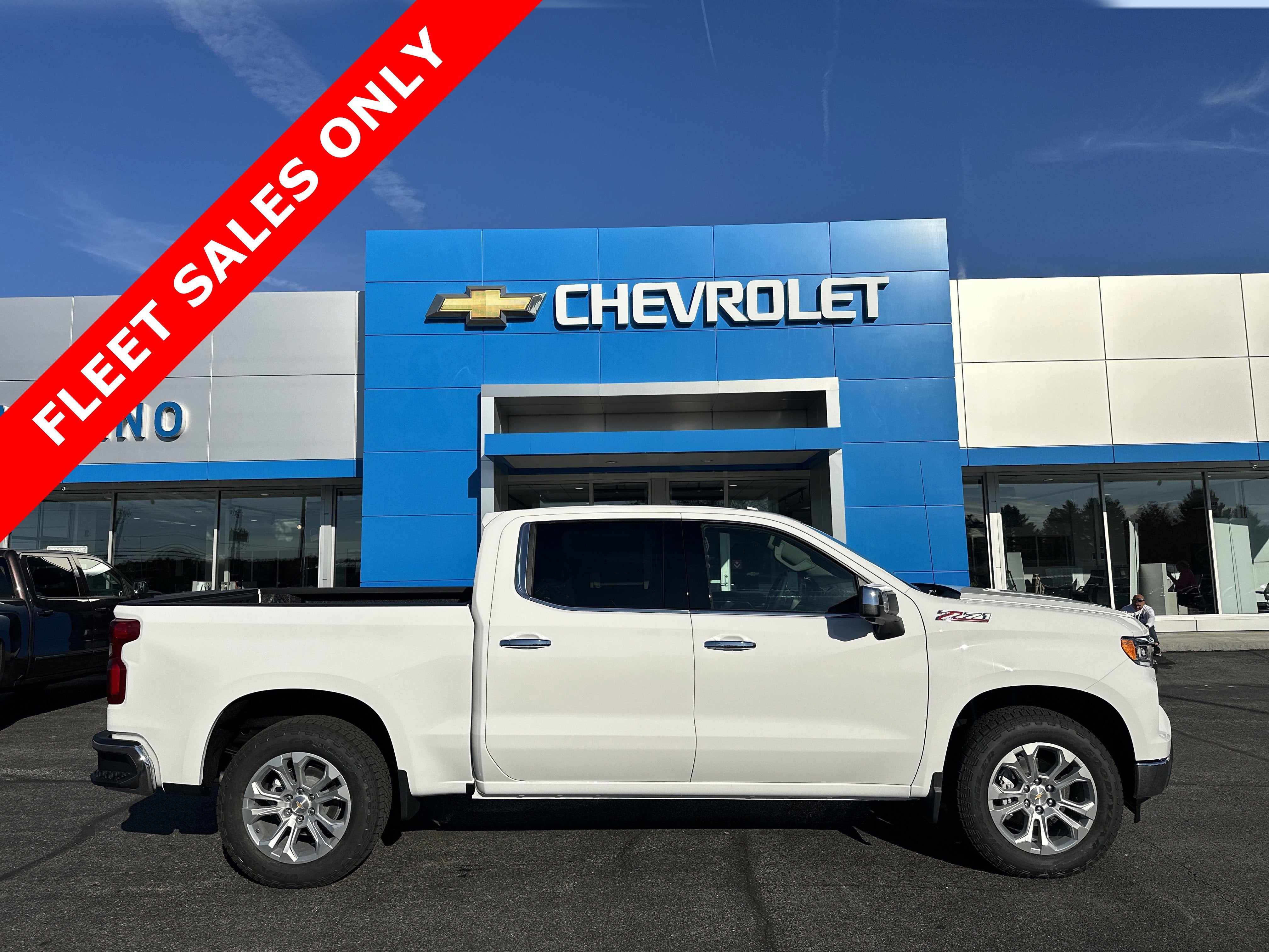 Summit White 2026 Chevrolet Silverado 1500 Pickup Truck Four-Wheel Drive Automatic