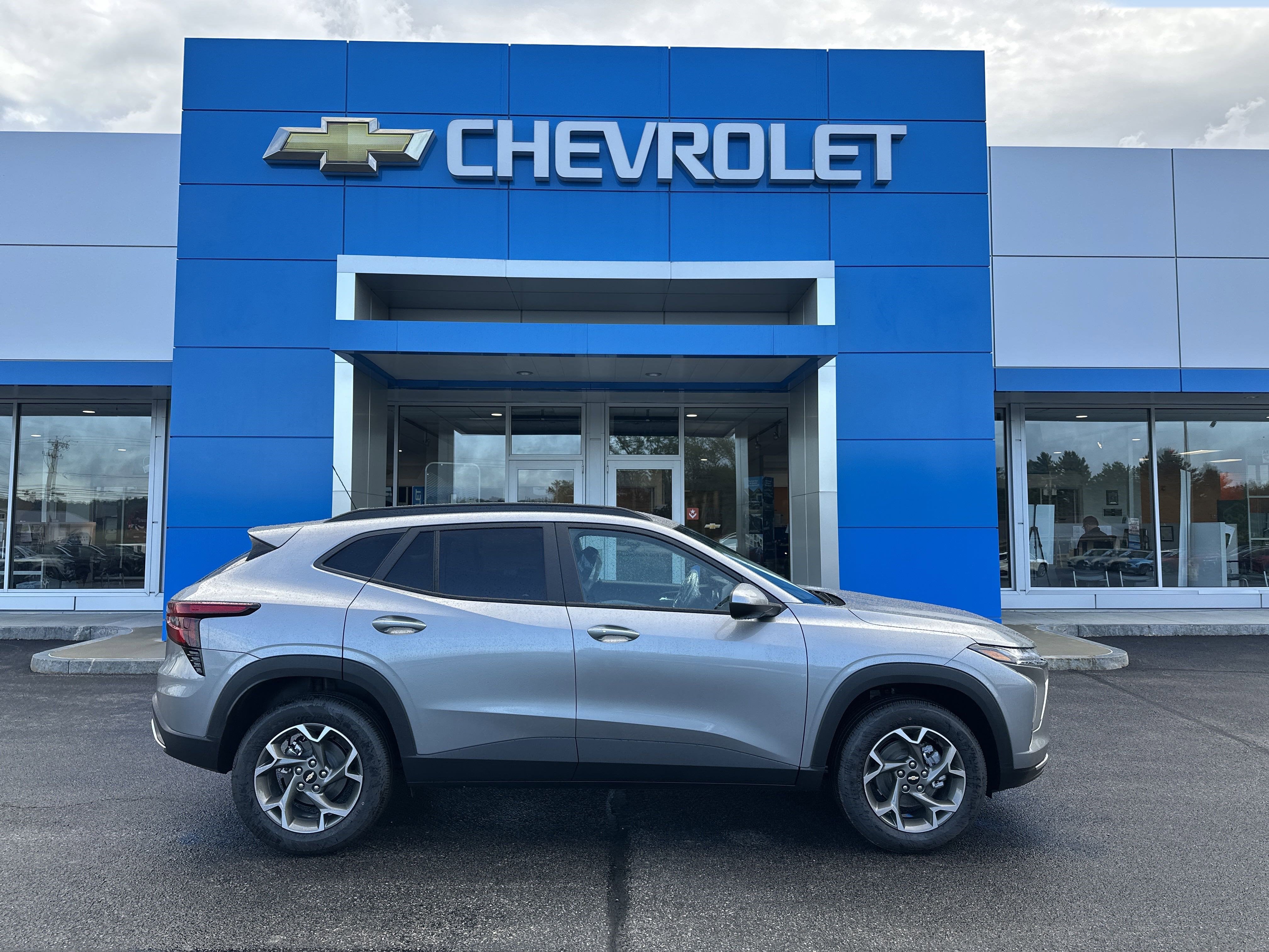 Sterling Gray Metallic 2025 Chevrolet Trax LT FWD SUV / Crossover Front-Wheel Drive Automatic