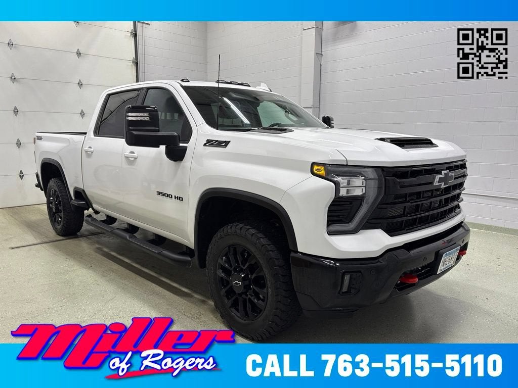 Summit White 2025 Chevrolet Silverado 3500HD Pickup Truck Four-Wheel Drive Automatic