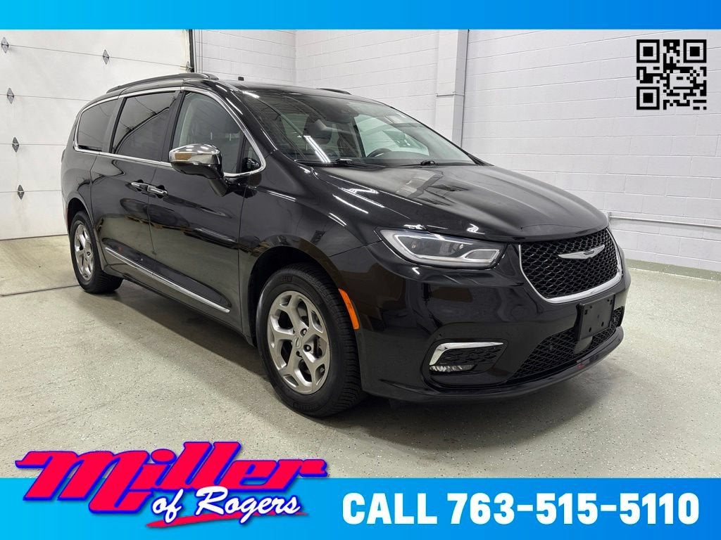 Black 2022 Chrysler Pacifica Minivan All-Wheel Drive 