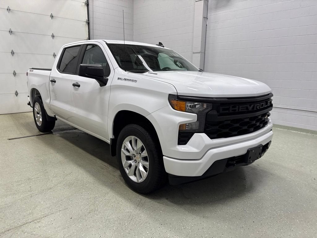 View vehicle photo 2
