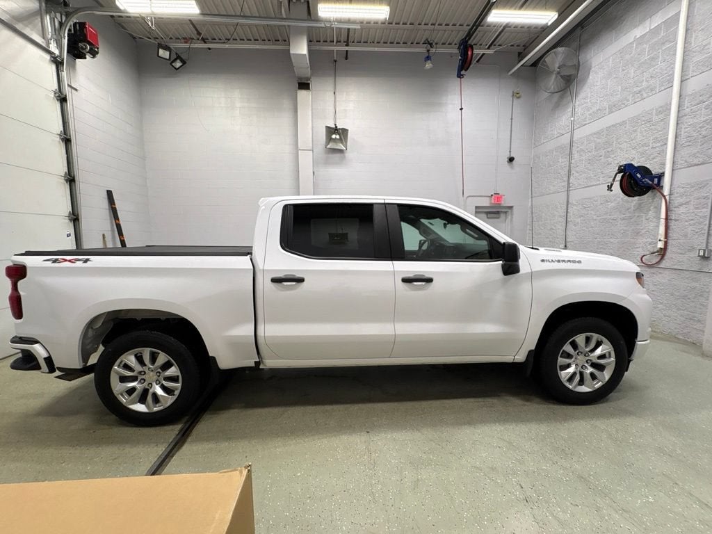 View vehicle photo 3