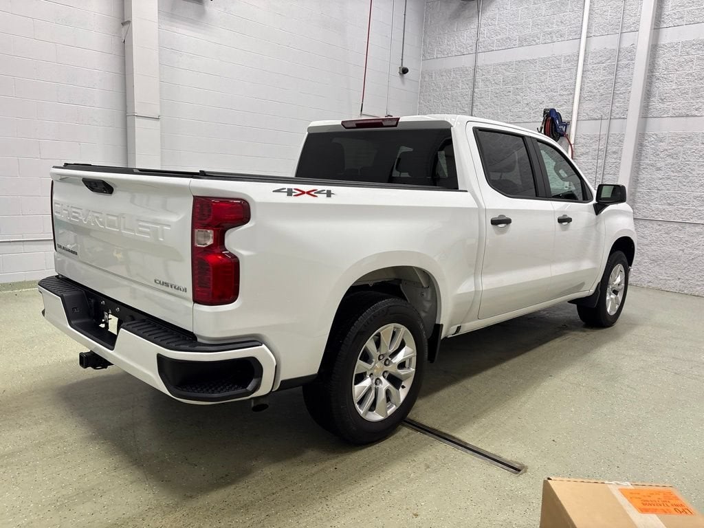 View vehicle photo 4