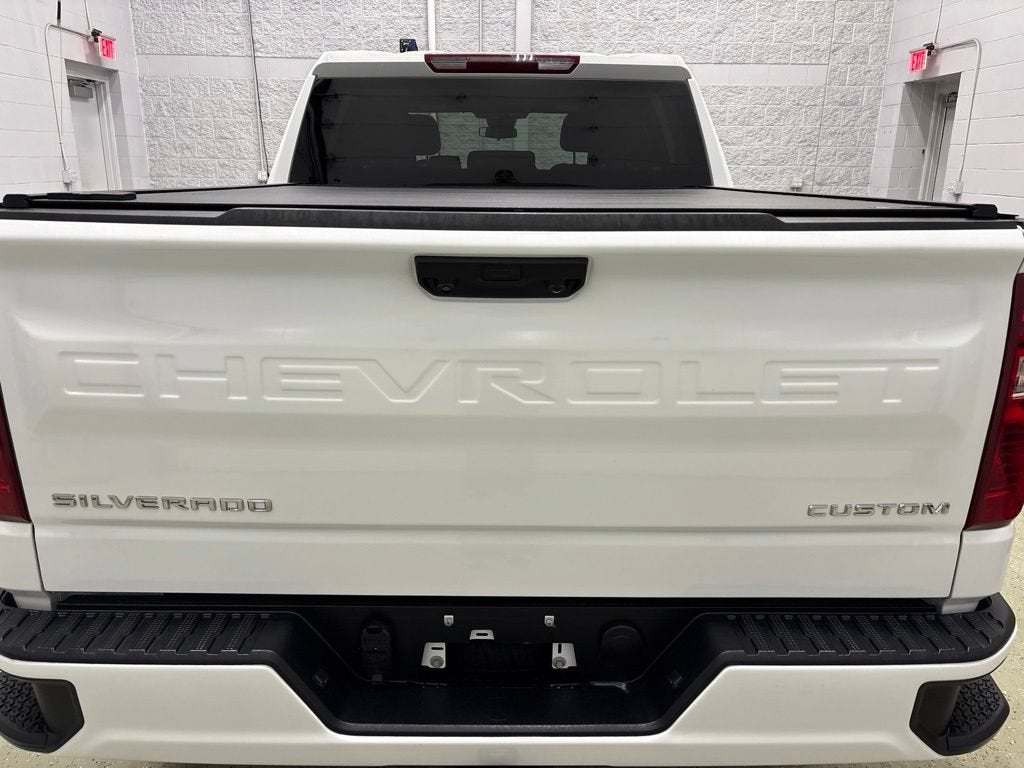 View vehicle photo 5