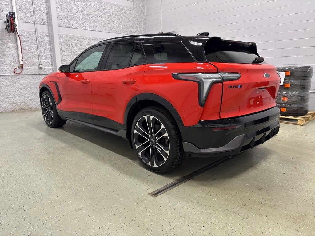 View vehicle photo 5