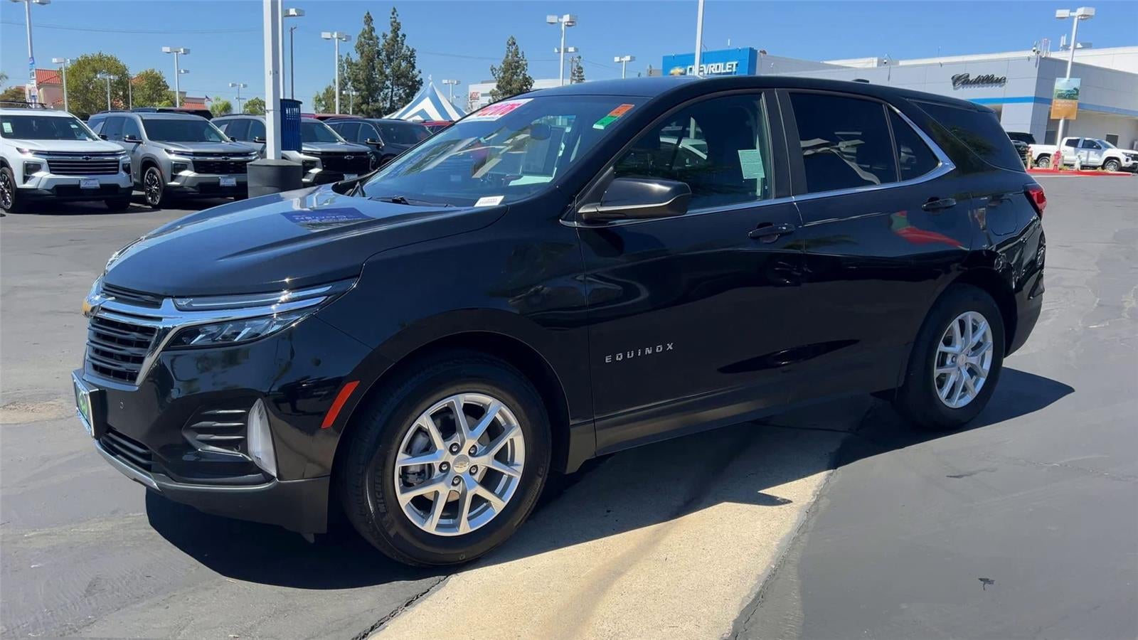 View vehicle photo 4
