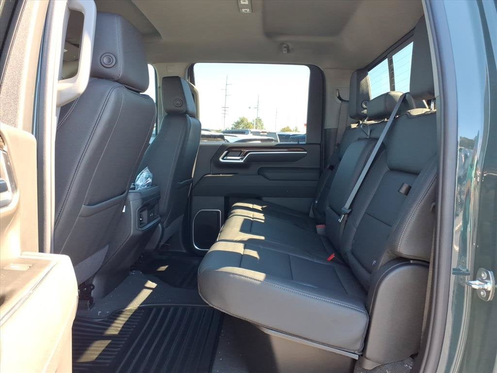 2026 Chevrolet Silverado 2500 HD LT Crew Cab Pickup Slide 13