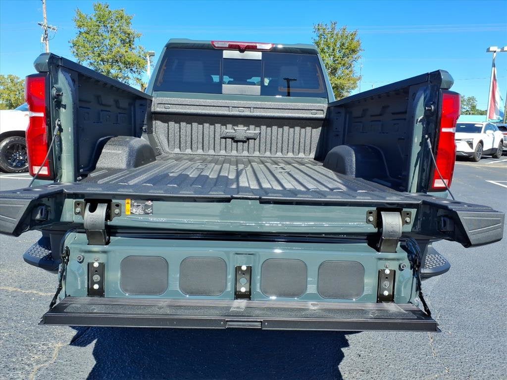 2026 Chevrolet Silverado 2500 HD LT Crew Cab Pickup Slide 14