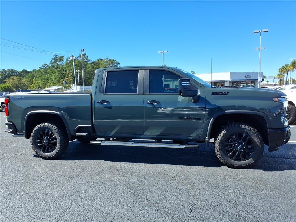 2026 Chevrolet Silverado 2500 HD LT Crew Cab Pickup Slide 1