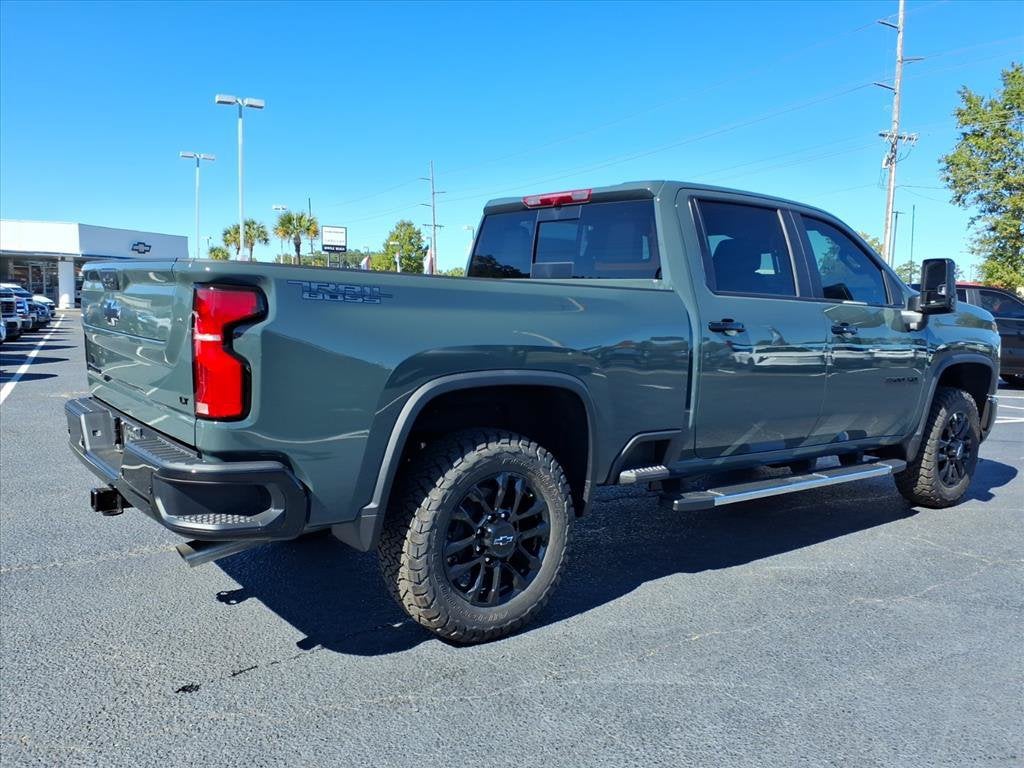 2026 Chevrolet Silverado 2500 HD LT Crew Cab Pickup Slide 2