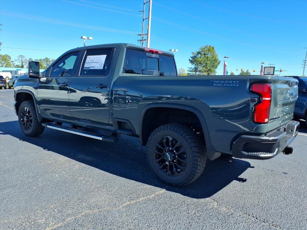 2026 Chevrolet Silverado 2500 HD LT Crew Cab Pickup Slide 4