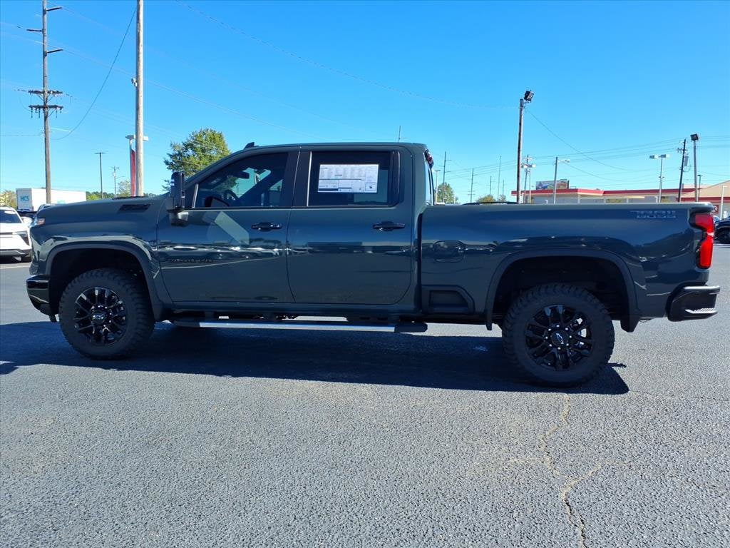 2026 Chevrolet Silverado 2500 HD LT Crew Cab Pickup Slide 5