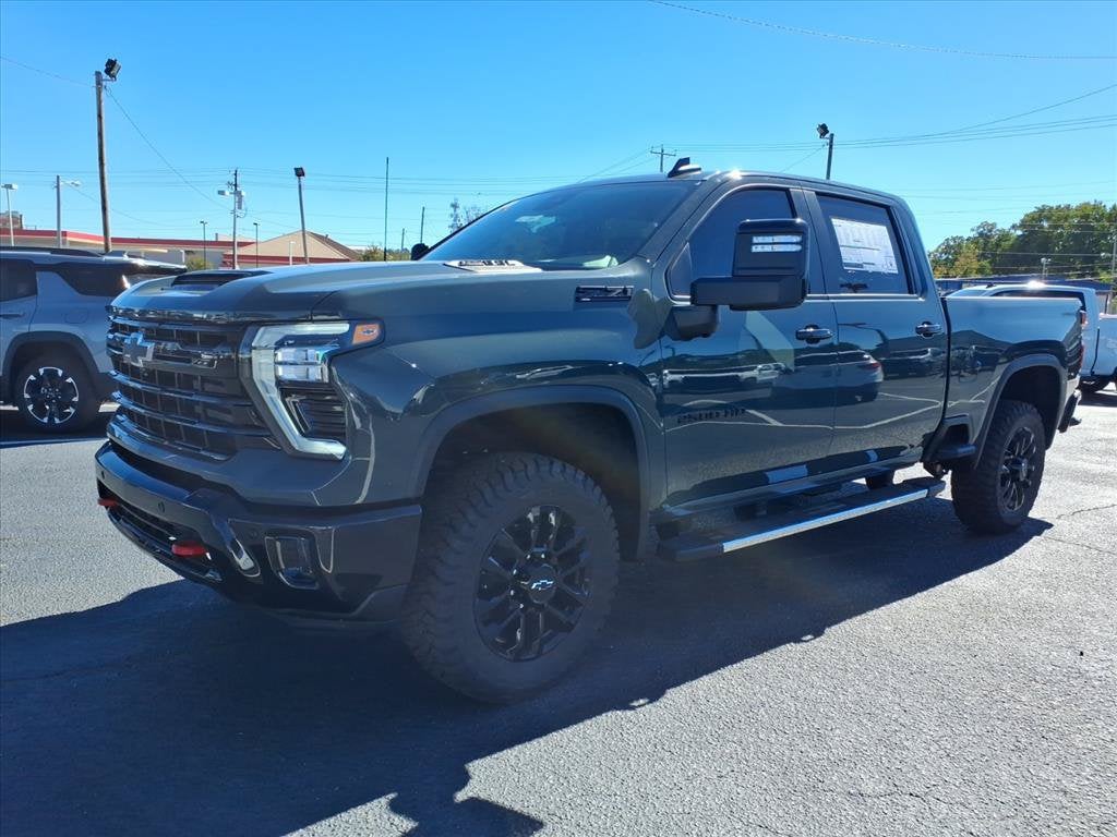 2026 Chevrolet Silverado 2500 HD LT Crew Cab Pickup Slide 7