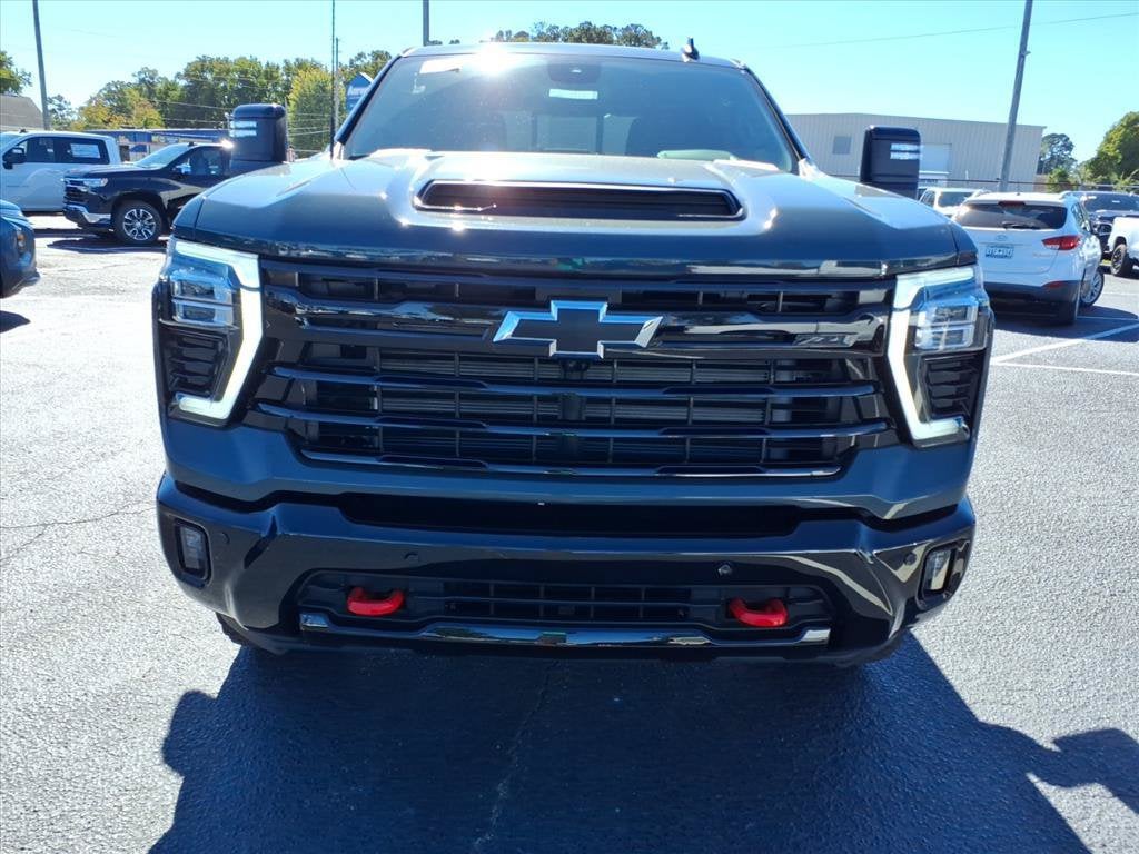2026 Chevrolet Silverado 2500 HD LT Crew Cab Pickup Slide 8