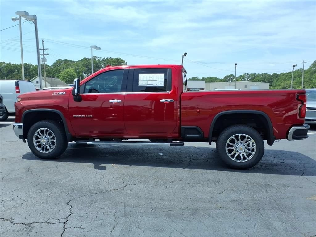 2026 Chevrolet Silverado 2500 HD LTZ Crew Cab Pickup Slide 5