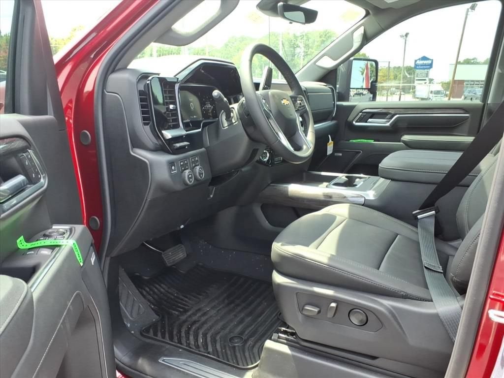 2026 Chevrolet Silverado 2500 HD LTZ Crew Cab Pickup Slide 8