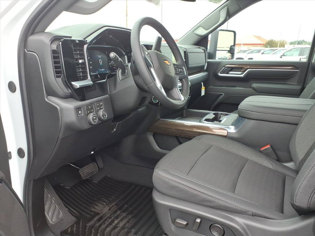 2026 Chevrolet Silverado 3500 HD LT DRW Crew Cab Pickup Slide 10