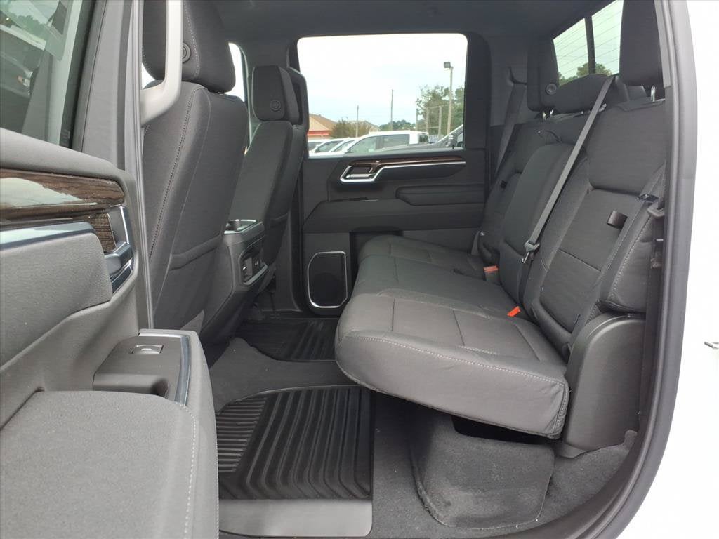 2026 Chevrolet Silverado 3500 HD LT DRW Crew Cab Pickup Slide 13
