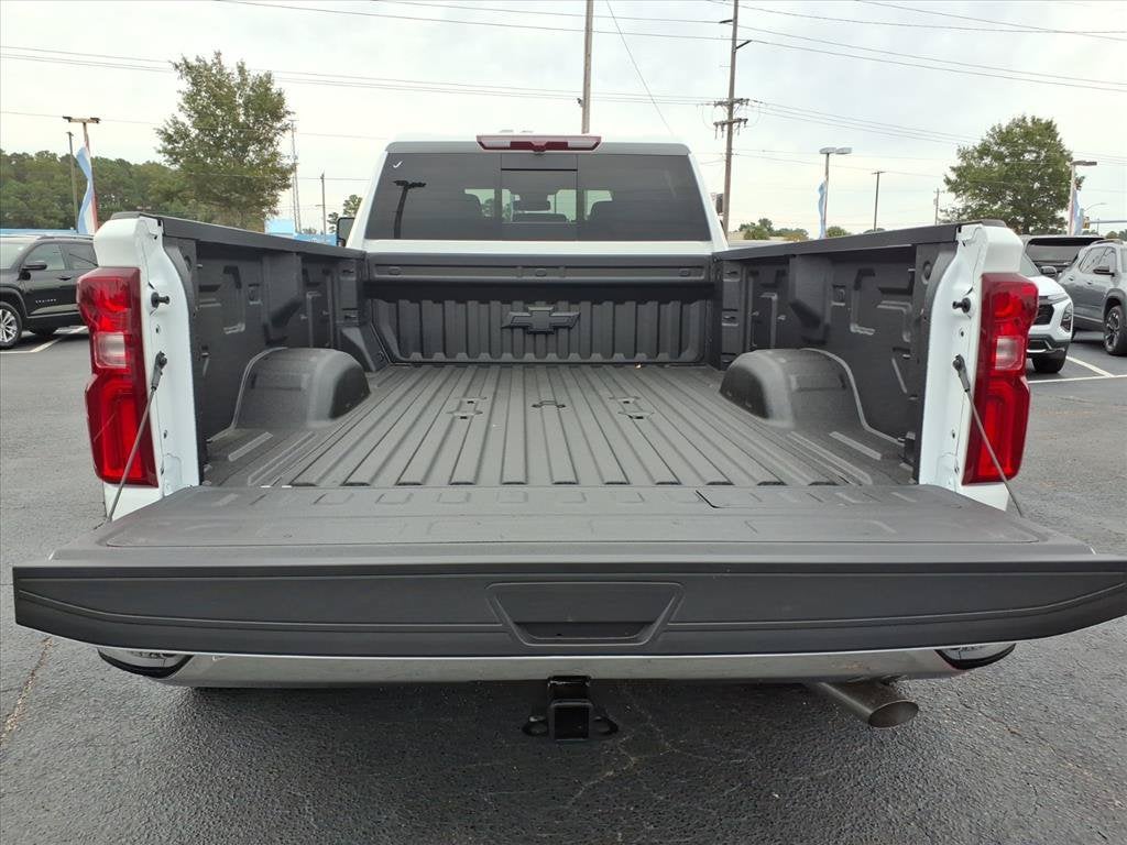 2026 Chevrolet Silverado 3500 HD LT DRW Crew Cab Pickup Slide 14