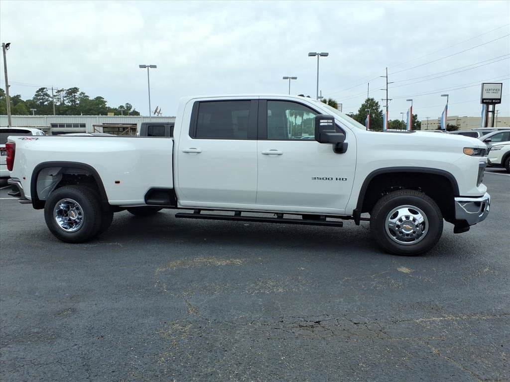 2026 Chevrolet Silverado 3500 HD LT DRW Crew Cab Pickup Slide 1