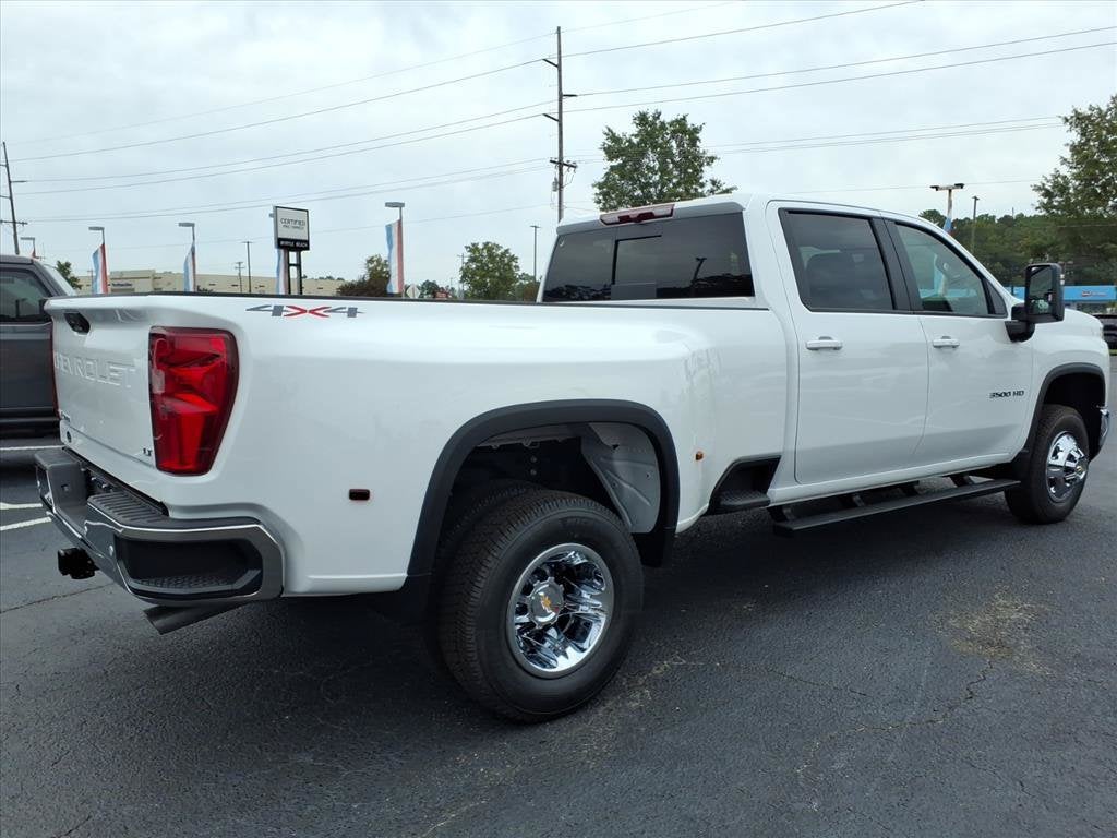 2026 Chevrolet Silverado 3500 HD LT DRW Crew Cab Pickup Slide 2