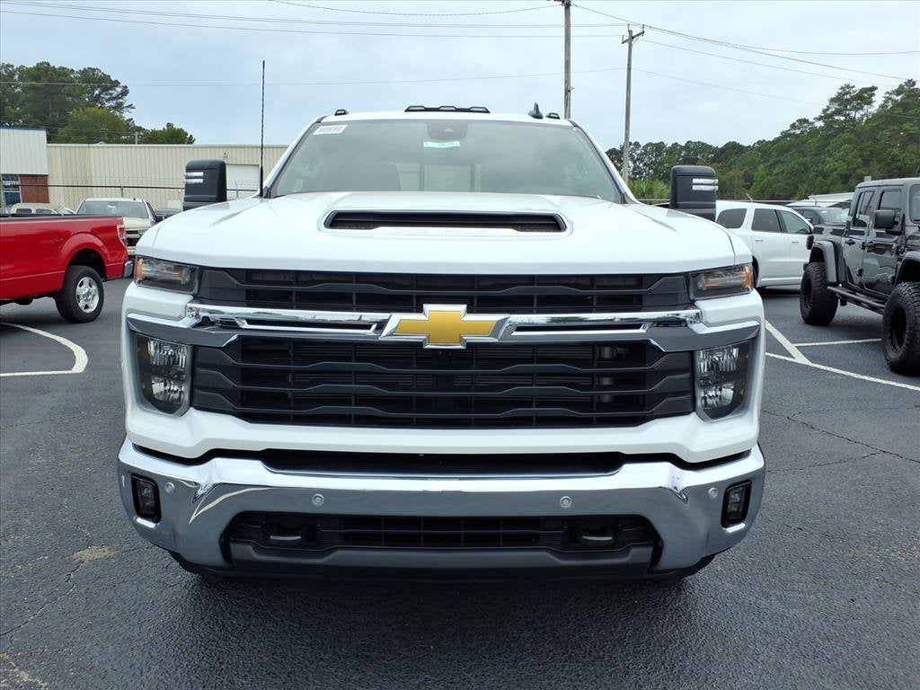 2026 Chevrolet Silverado 3500 HD LT DRW Crew Cab Pickup Slide 8