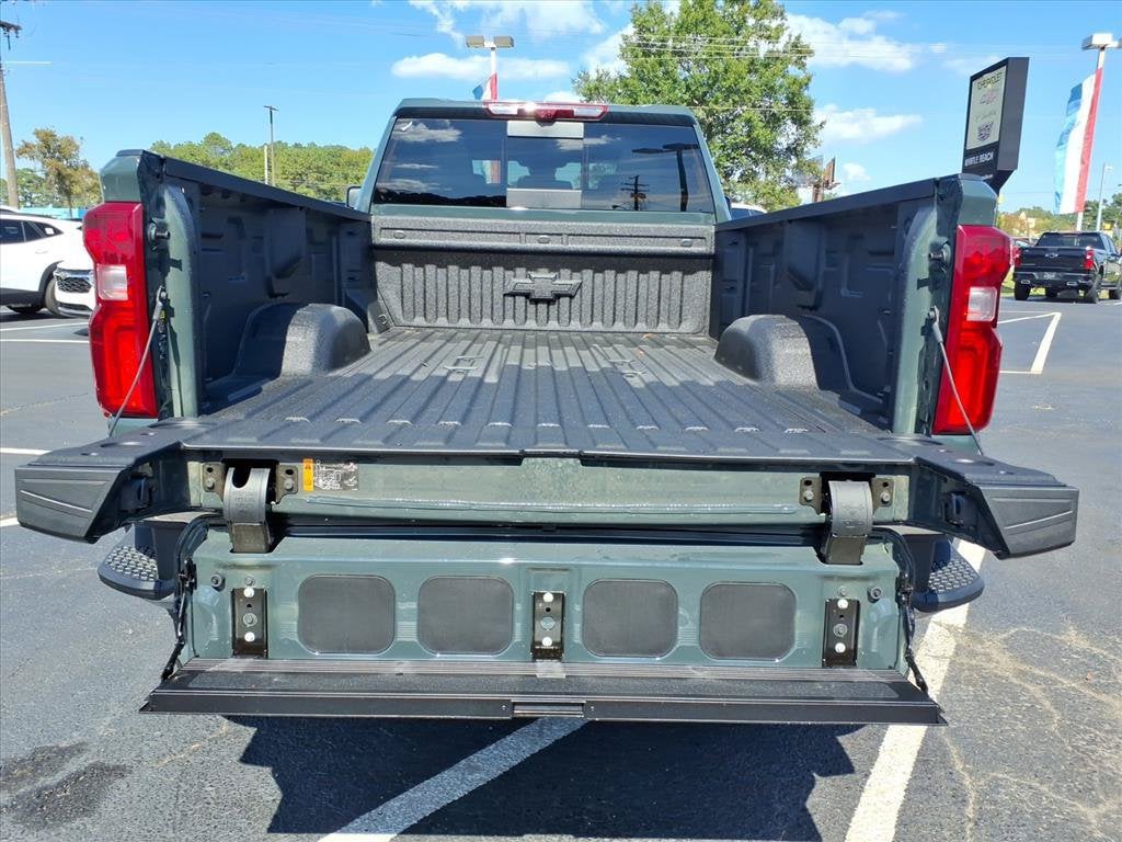 2026 Chevrolet Silverado 3500 HD LTZ DRW Crew Cab Pickup Slide 14