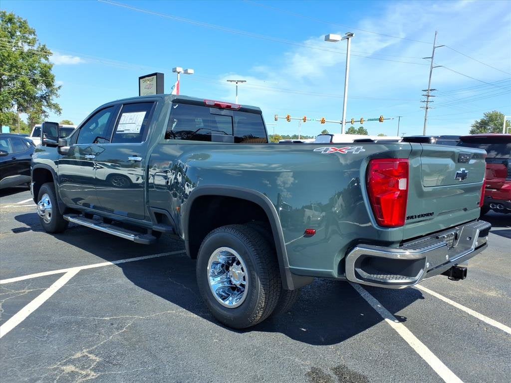 2026 Chevrolet Silverado 3500 HD LTZ DRW Crew Cab Pickup Slide 4