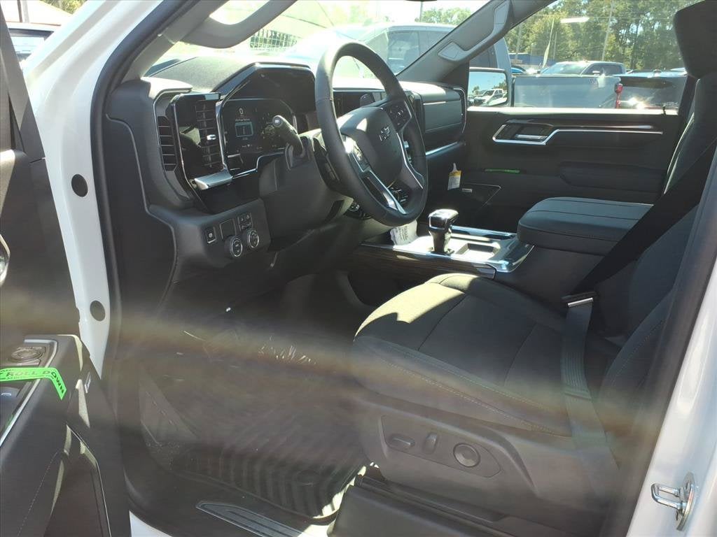 2026 Chevrolet Silverado 1500 RST Crew Cab Pickup Slide 10