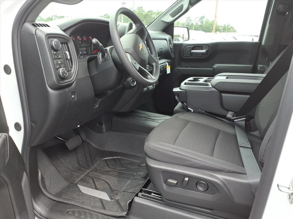 2026 Chevrolet Silverado 1500 CUSTOM Crew Cab Pickup Slide 10