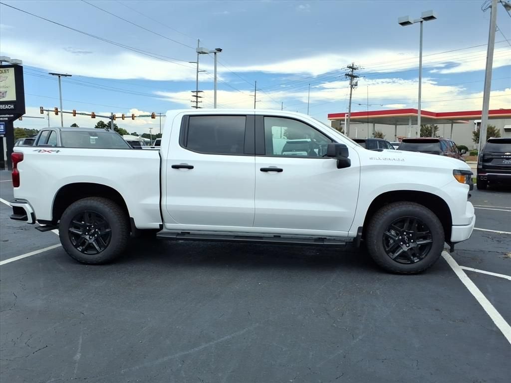 2026 Chevrolet Silverado 1500 CUSTOM Crew Cab Pickup Slide 1