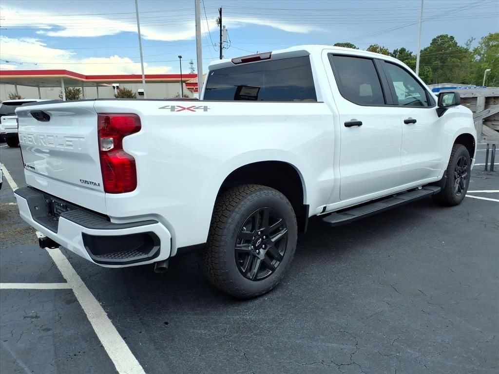 2026 Chevrolet Silverado 1500 CUSTOM Crew Cab Pickup Slide 2