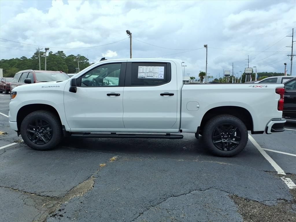 2026 Chevrolet Silverado 1500 CUSTOM Crew Cab Pickup Slide 5