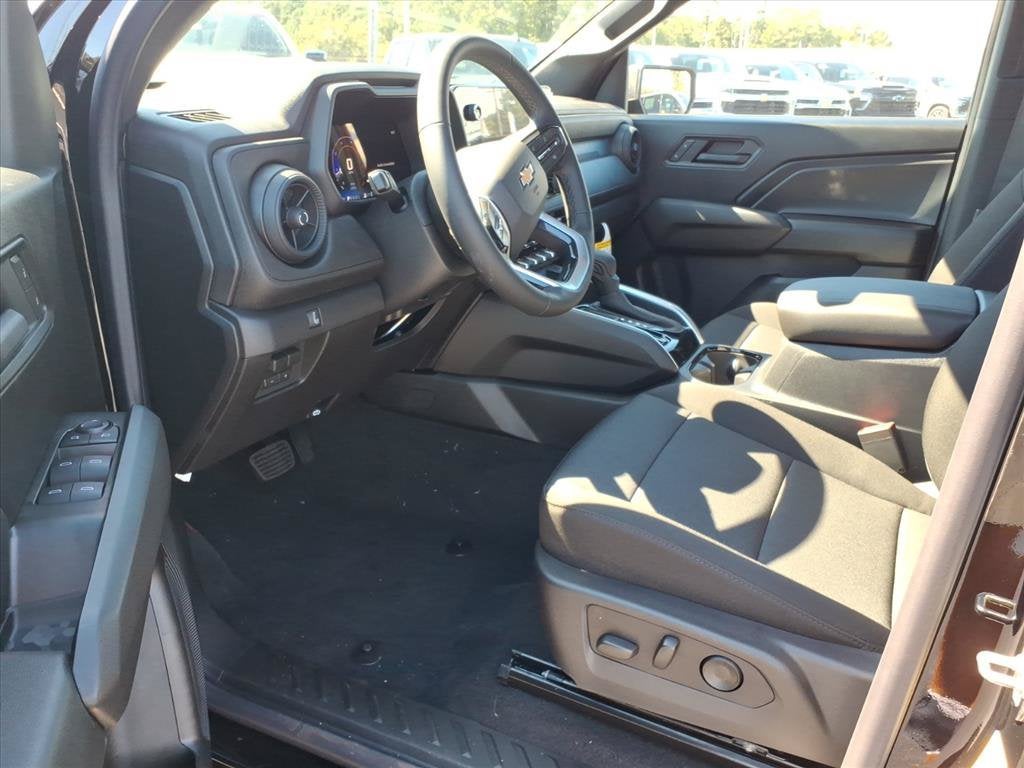 2026 Chevrolet Colorado WT Crew Cab Pickup Slide 10