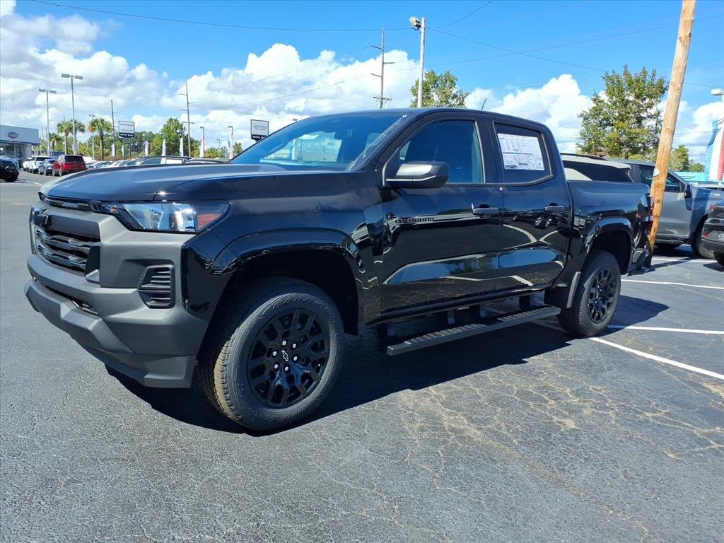 2026 Chevrolet Colorado WT Crew Cab Pickup Slide 7
