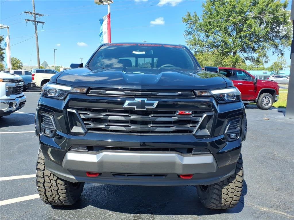 2026 Chevrolet Colorado Z71 Crew Cab Pickup Slide 8