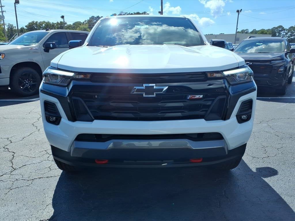 2026 Chevrolet Colorado Z71 Crew Cab Pickup Slide 8