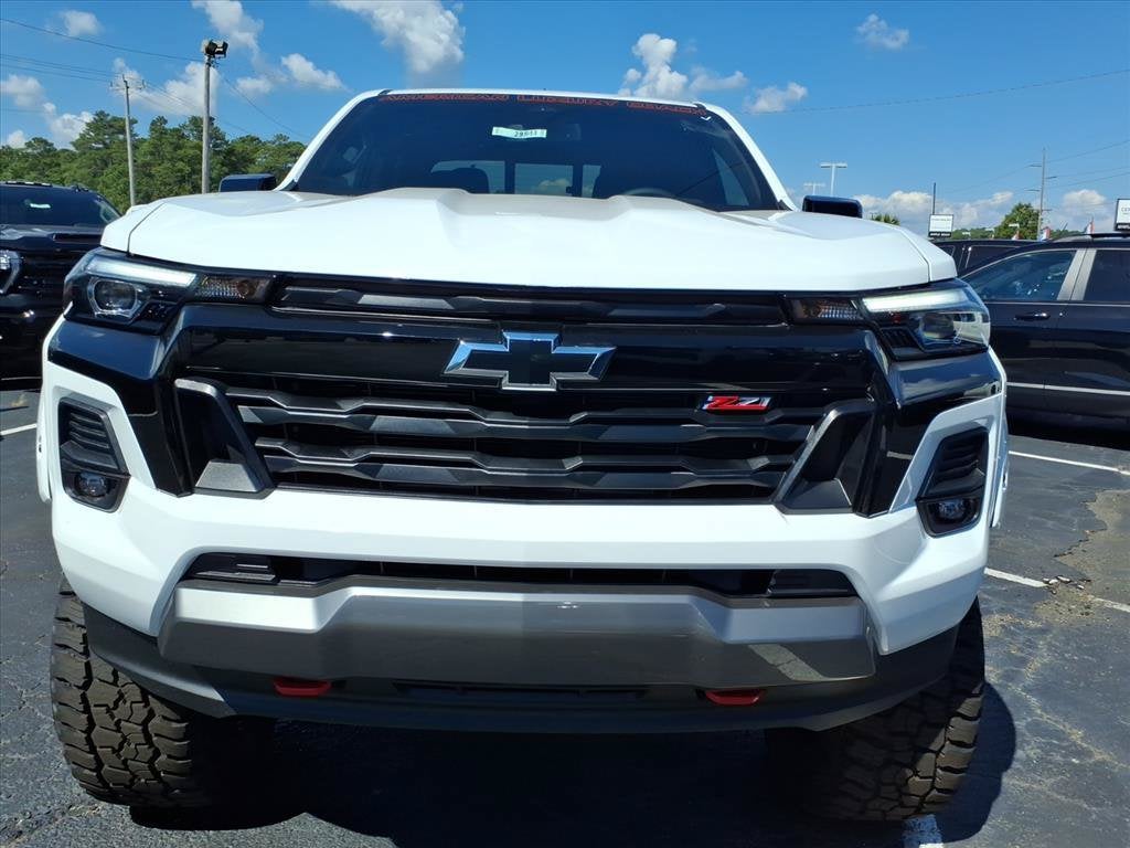 2026 Chevrolet Colorado Z71 Crew Cab Pickup Slide 8