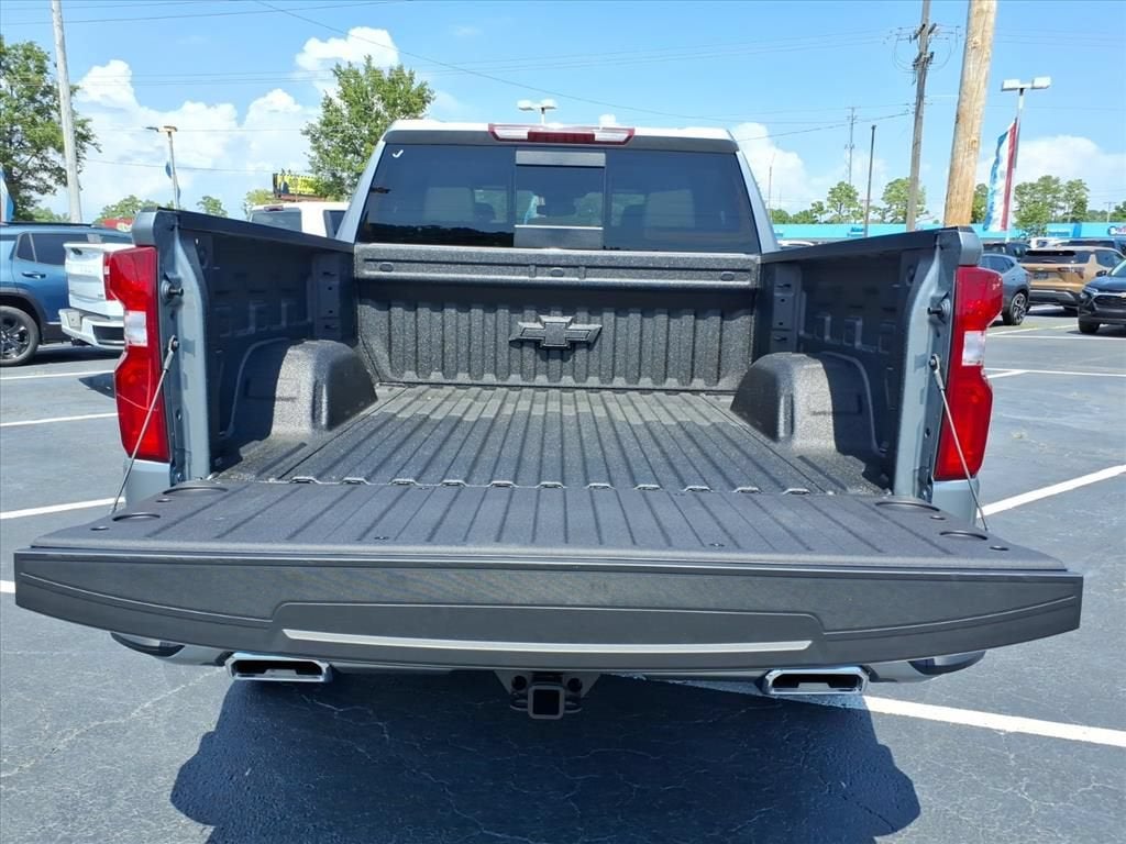 2026 Chevrolet Silverado 1500 RST Crew Cab Pickup Slide 14