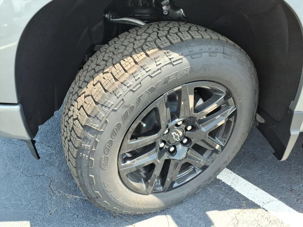 2026 Chevrolet Silverado 1500 RST Crew Cab Pickup Slide 15