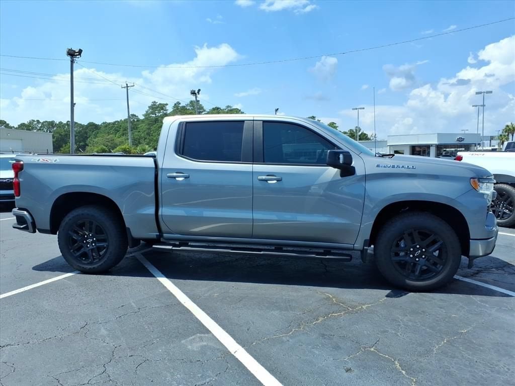 2026 Chevrolet Silverado 1500 RST Crew Cab Pickup Slide 1