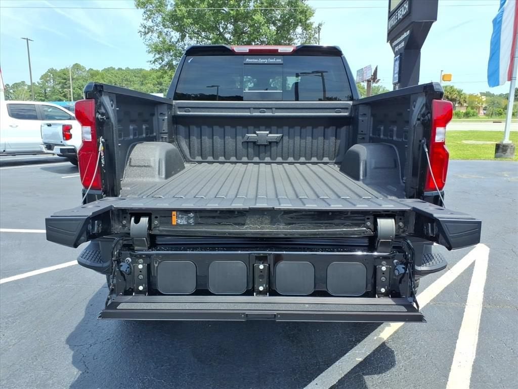 2026 Chevrolet Silverado 1500 RST Crew Cab Pickup Slide 14