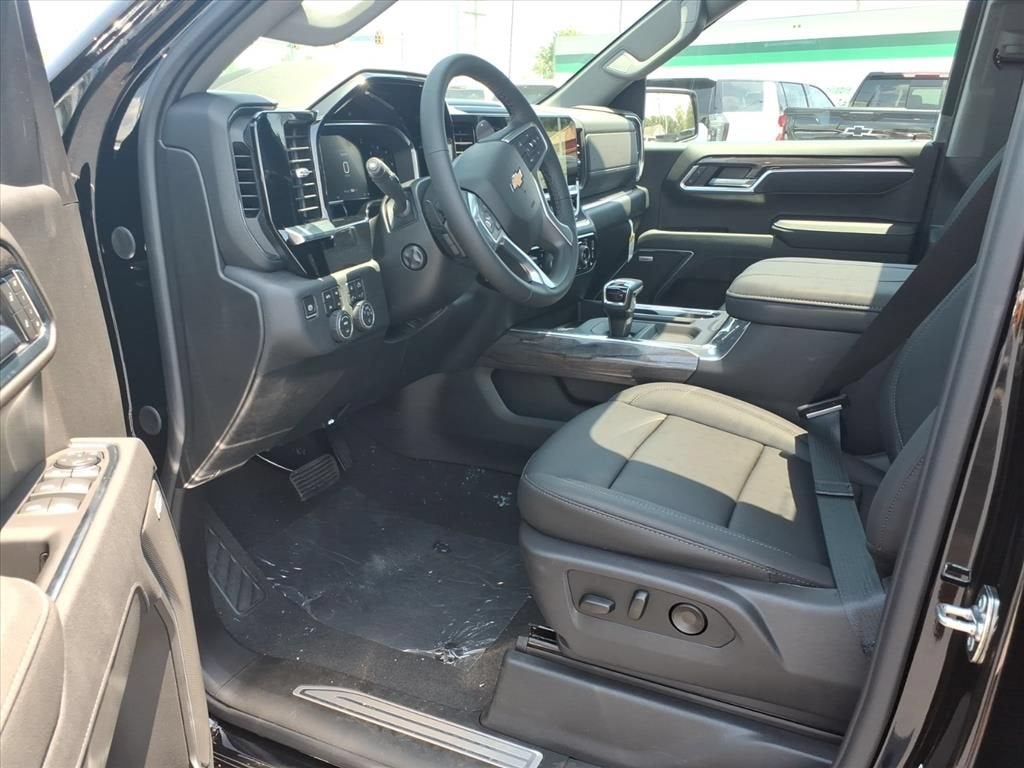 2026 Chevrolet Silverado 1500 LTZ Crew Cab Pickup Slide 8