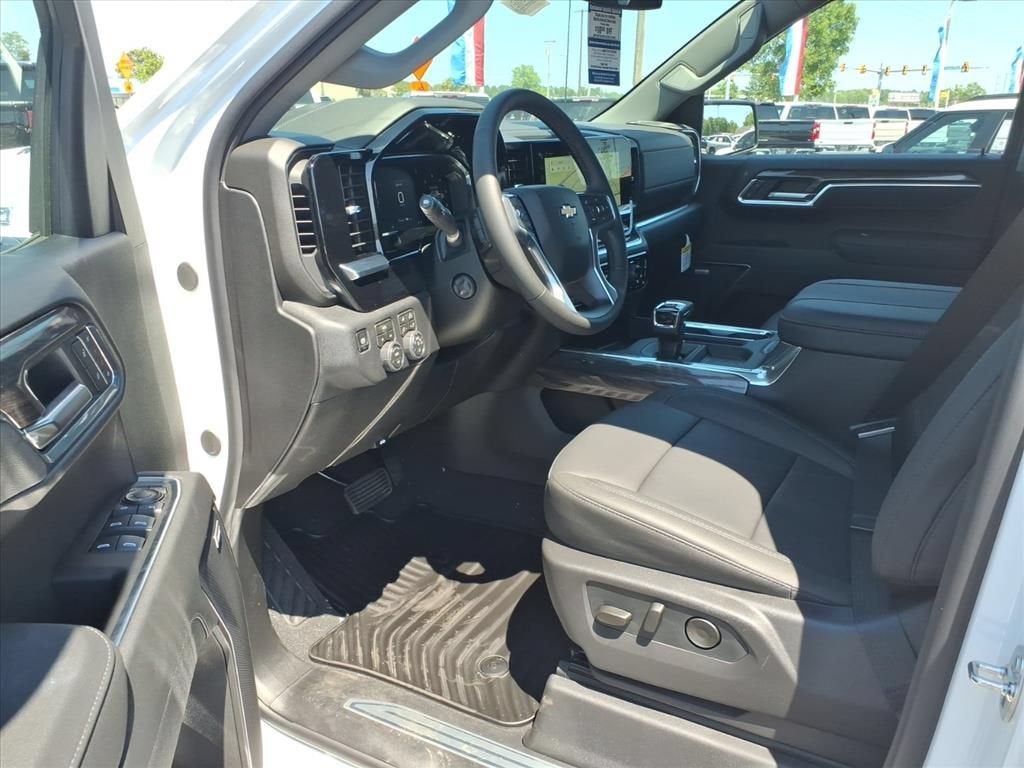 2026 Chevrolet Silverado 1500 LTZ Crew Cab Pickup Slide 10