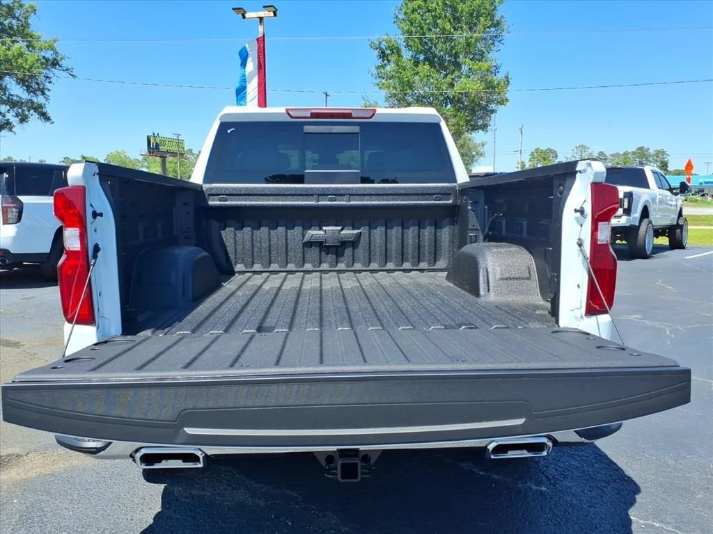2026 Chevrolet Silverado 1500 LTZ Crew Cab Pickup Slide 14