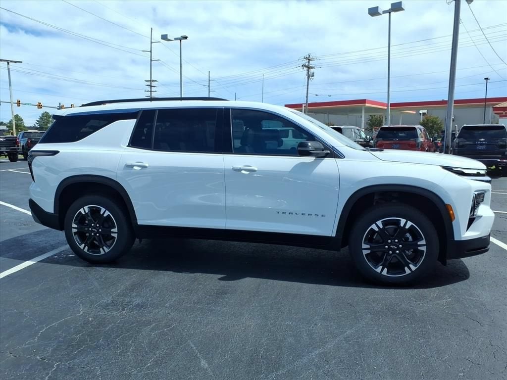 2027 Chevrolet Traverse LT SUV Slide 1